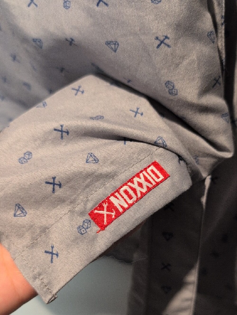 DIXXON Light Gray Short-Sleeve Button-Up Shirt with Subtle Blue Pattern - Picture 4 of 4